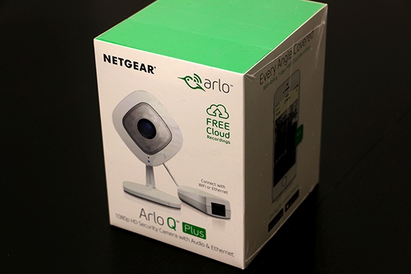 Netgear Arlo Q Plus camera in pack